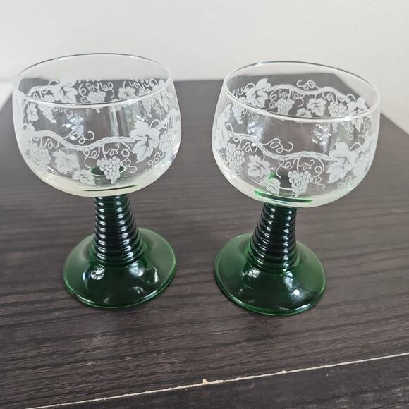 Vtg Luminarc Roemer Wine Glass 5 1/2" Etched Grapes Beehive Green Stem France - Picture 2 of 8
